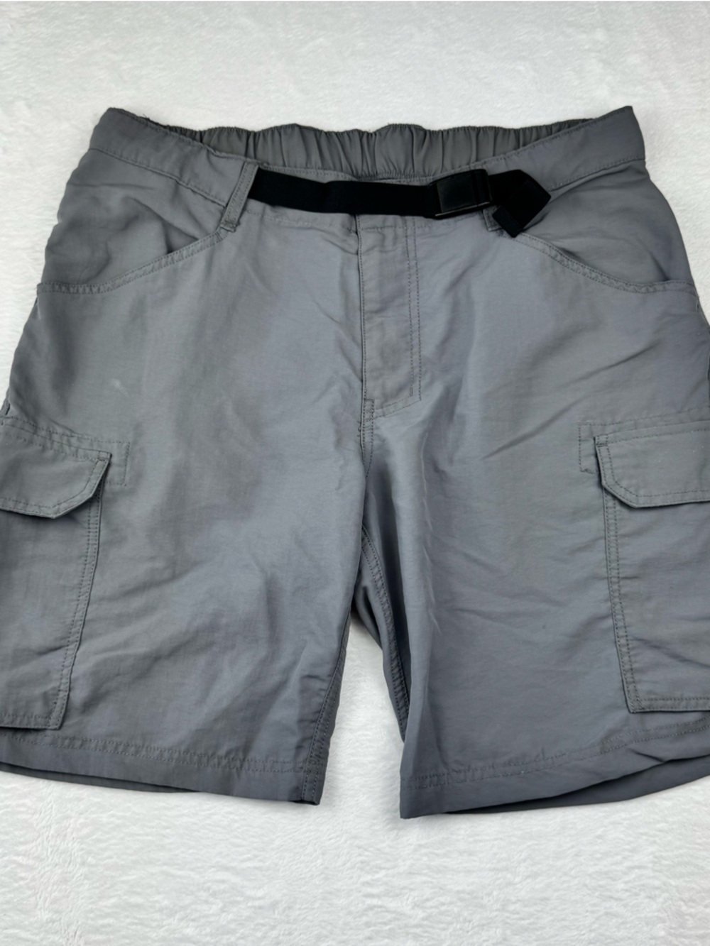 Lands End Cargo Shorts. Men’s size L.  Outdoors Gym/ Belted shorts. Gray color.